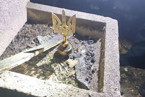 Уламки дронів знищили музей Шухевича у Львові, але дещо вціліло: символічне фото