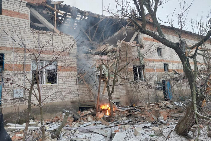 «Шахед» влучив у житловий будинок на Сумщині: люди опинилися під завалами