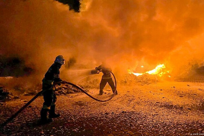 Миколаїв у вогні через уламки збитих дронів