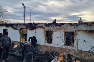 На Буковині згорів будинок, у якому живе митрополит Московської церкви (фото)