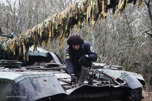 Наши воины, несмотря на сложные условия, мужественно держат оборону и не дают врагу продвинуться вперед