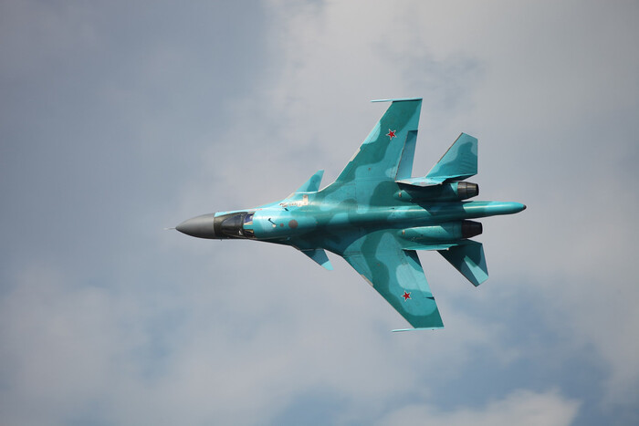 Разведка уничтожила на аэродроме РФ самолет Су-34