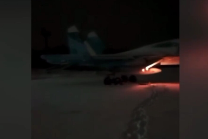 У Росії згорів бомбардувальник Су-34: розвідка показала відео