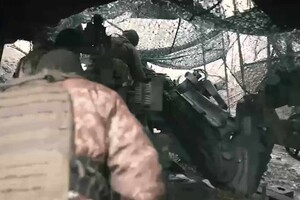 Залужний показав, як американська гаубиця М777 нищить окупантів на фронті (відео)