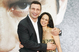 Віталій та Наталія одружилися 26 квітня 1997 року, у сімʼї Кличків народилося троє дітей