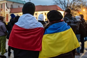 Серед поляків на порядок більше тих, хто стояв у чергах, щоб пригріти українських біженців, ніж тих, хто блокував кордон