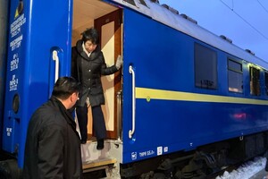 Йоко Камікава прибула в Україну з неоголошеним візитом