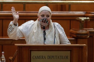 Яскрава представниця проросійського крила Діана Шошоаке славить Москву з трибуни румунського парламенту