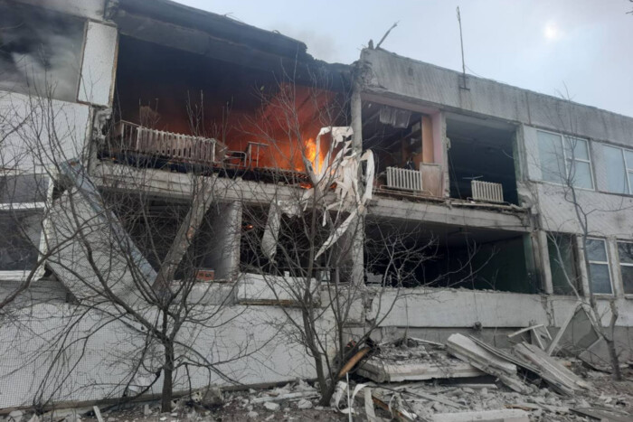  На Харківщині окупанти вбили керованими авіабомбами 48-річну жінку (фото)