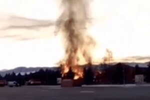 У Росії згорів штаб мотострілецького полку разом із документами (відео)