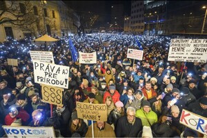 Словаки вийшли на багатотисячний мітинг проти уряду Фіцо