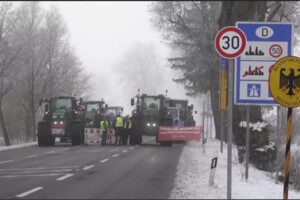 У Любешині та Росівці біля Щецина трактори німецьких фермерів перекрили дорогу відразу за кордоном