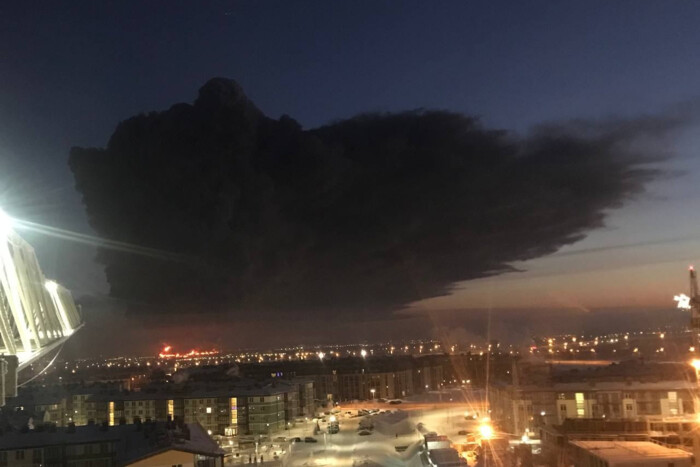 Масштабна пожежа в Росії не вщухає: дим окутав Санкт-Петербург