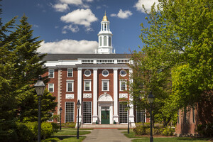 Студенти Гарварда подали в суд на університет: причина