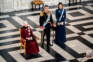 Королева Данії передала трон старшому сину: яскраве відео церемонії