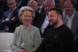 Очільниця Єврокомісія сяє від щастя, сидячи поряд з українським лідером