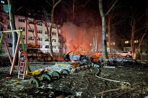 Атака «Шахедів» на Одесу: горіли квартири та автівки (фото, відео)