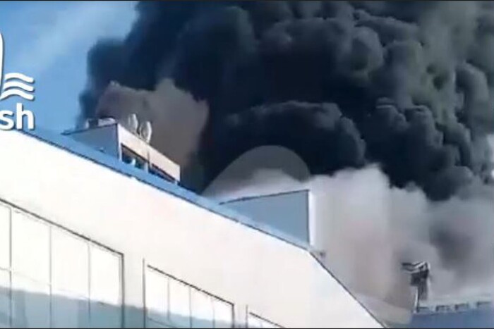 У Ростовській області РФ після вибухів палає поліефірний завод (відео)