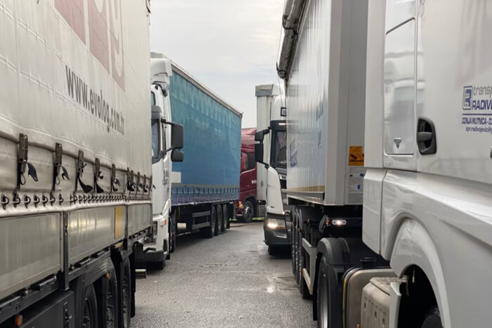 Румунські фермери заблокували ще один пункт пропуску для українських вантажівок
