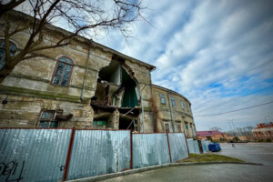 В Одесі обвалилася стіна інфекційної лікарні (фото)