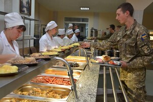 «Наші гроші»: Університет Шевченка закуповує харчі для курсантів Міноборони за завищеними цінами