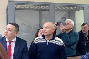 Бізнесмен Ігор Мазепа (на фото посередині) заявив, що слідство інкримінує йому незаконну купівлю 2 га  вартістю 7 млн грн на дамбі Київської ГЕС