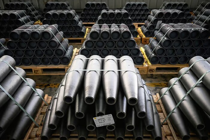Захід збільшує виробництво снарядів: чи вистачить їх, щоб озброїти Україну