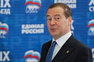 Медвєдєв назвав Україну «раковим новоутворенням», зазначаючи, що Росія неминуче забере собі всі її землі