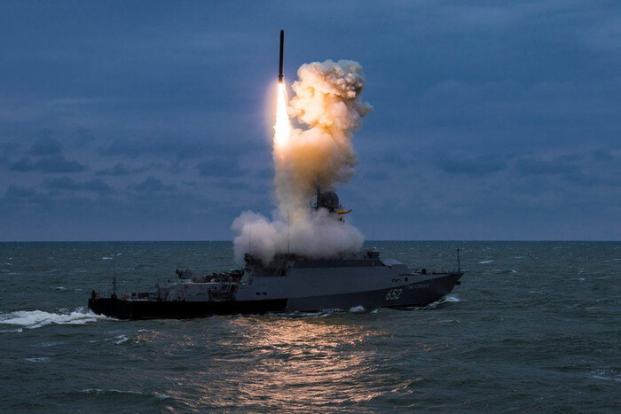Росія вивела у Чорне море два ракетоносії