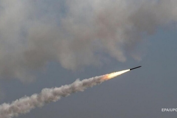 Росіяни завдали по Києву комбінований ракетний удар: деталі