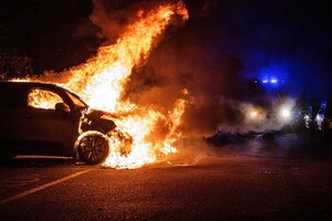 Ракетний удар по Києву: у столиці палають автівки