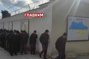 Журналіст «Главкома» побував у найбільшому таборі для російських військовополонених на заході України