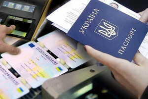 Соратник президента заперечив, що Конституція забороняє громадянам України мати паспорти інших країн
