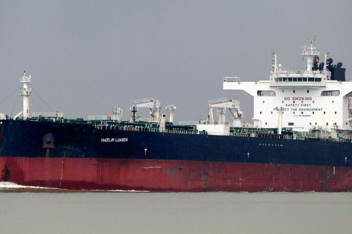 Від ракетної атаки хуситів загорівся нафтовий танкер у Червоному морі