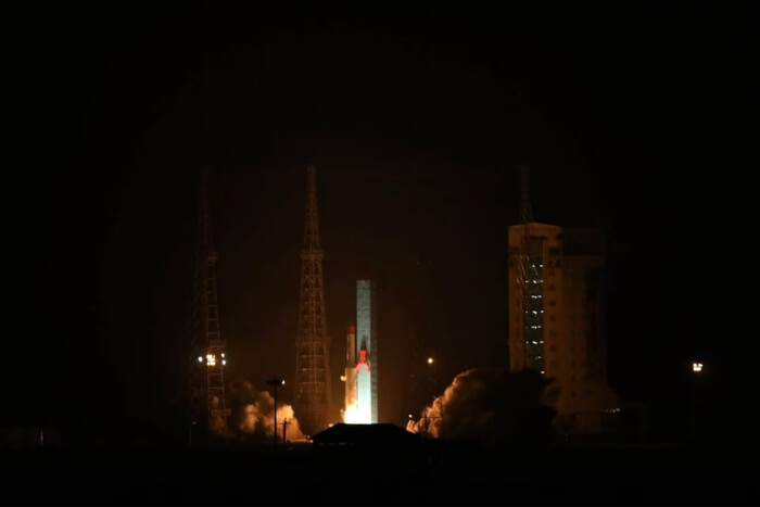 Іран вперше запустив в космос три супутники