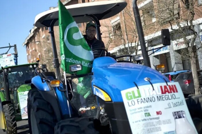 «Нас поставили на коліна»: фермери Італії у відчаї перекрили траси 