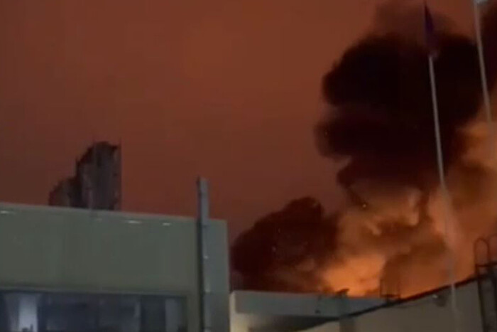 Українська розвідка атакувала нафтопереробний завод у Санкт-Петербурзі (відео)