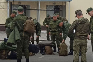 Британська розвідка пояснила, чому Кремль скасував короткострокові контракти на війну ув’язненим 