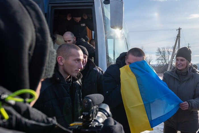 Повернення українців із полону: прикордонники показали нове щемливе відео