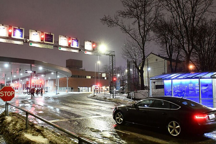 Влада Естонії закрила прикордонний перехід із Росією для автомобілів