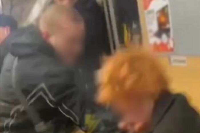 Столичні правоохоронці розшукали юнака, який влаштував бійку у вагоні метро 