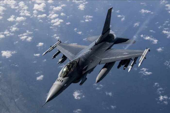 Нідерланди передадуть Україні додаткові винищувачі F-16