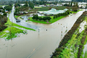 Масштабное наводнение в Калифорнии. Объявлено чрезвычайное положение (видео)
