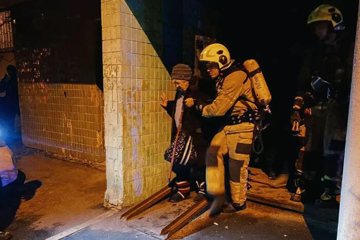 У Києві стався вибух у багатоповерхівці, є жертва (фото)