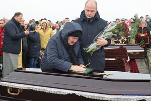 У Харкові поховали молоду родину, яка вся загинула під час атаки росіян