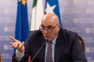 Міністр оборони Італії опинився в лікарні