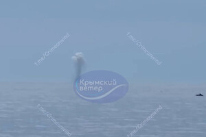 Біля берегів Криму прогриміли вибухи: повідомляють про пожежу на кораблі (відео)