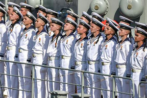 Екіпаж у майже 90 моряків мав бути на борту корабля «Цезар Куніков»