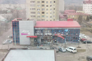 Вибухи у Білгороді: росіяни заявляють про «приліт» в один з торгових центрів (відео)