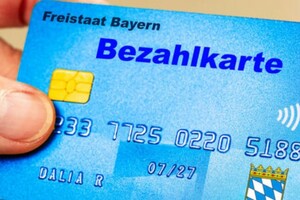 Одне з міст Німеччини почало видавати біженцям спеціальні картки: подробиці